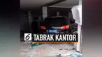 Sebuah mobil menabrak kantor jasa inspeksi kendaraan di China. Pengemudi mobil diketahui salah menginjak pedal. Akibat peristiwa ini, empat orang dilaporkan mengalami cedera.