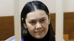 Wanita bernama Gulchehra Bobokulova saat berada di ruang sidang, Moskow, Rusia, Rabu (2/3). Wanita asal Uzbekistan ini tega membunuh seorang anak dengan memenggal dan menenteng kepala bocah berumur 4 tahun tersebut.(REUTERS / Maxim Shemetov)