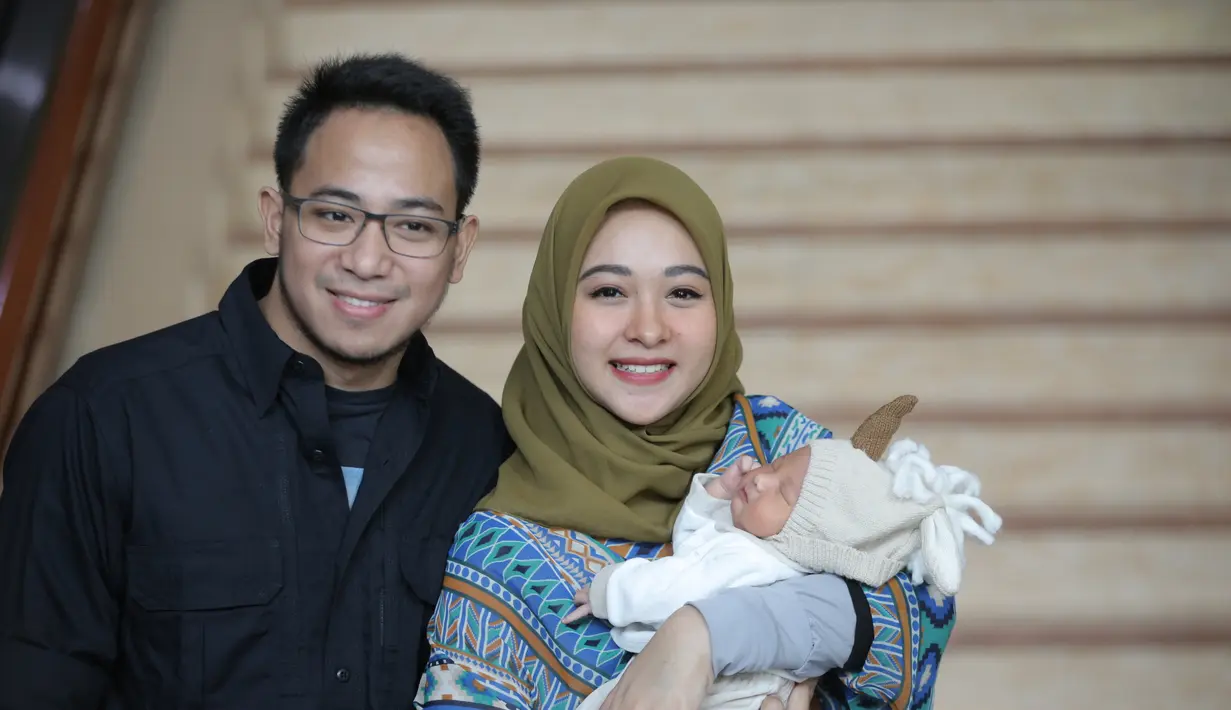 "Muhammad Arkan itu tiang agama ya. Kalau Malik itu dari asmaul husna," ucap Poppy. "Jadi Arkan tiang agama artinya, Malik itu asmau husna, Maha Menguasai," lanjut Muhammad Fattah Riphat saat ditemui di RS. Meilia, Cibubur, Jumat (20/7/2018).