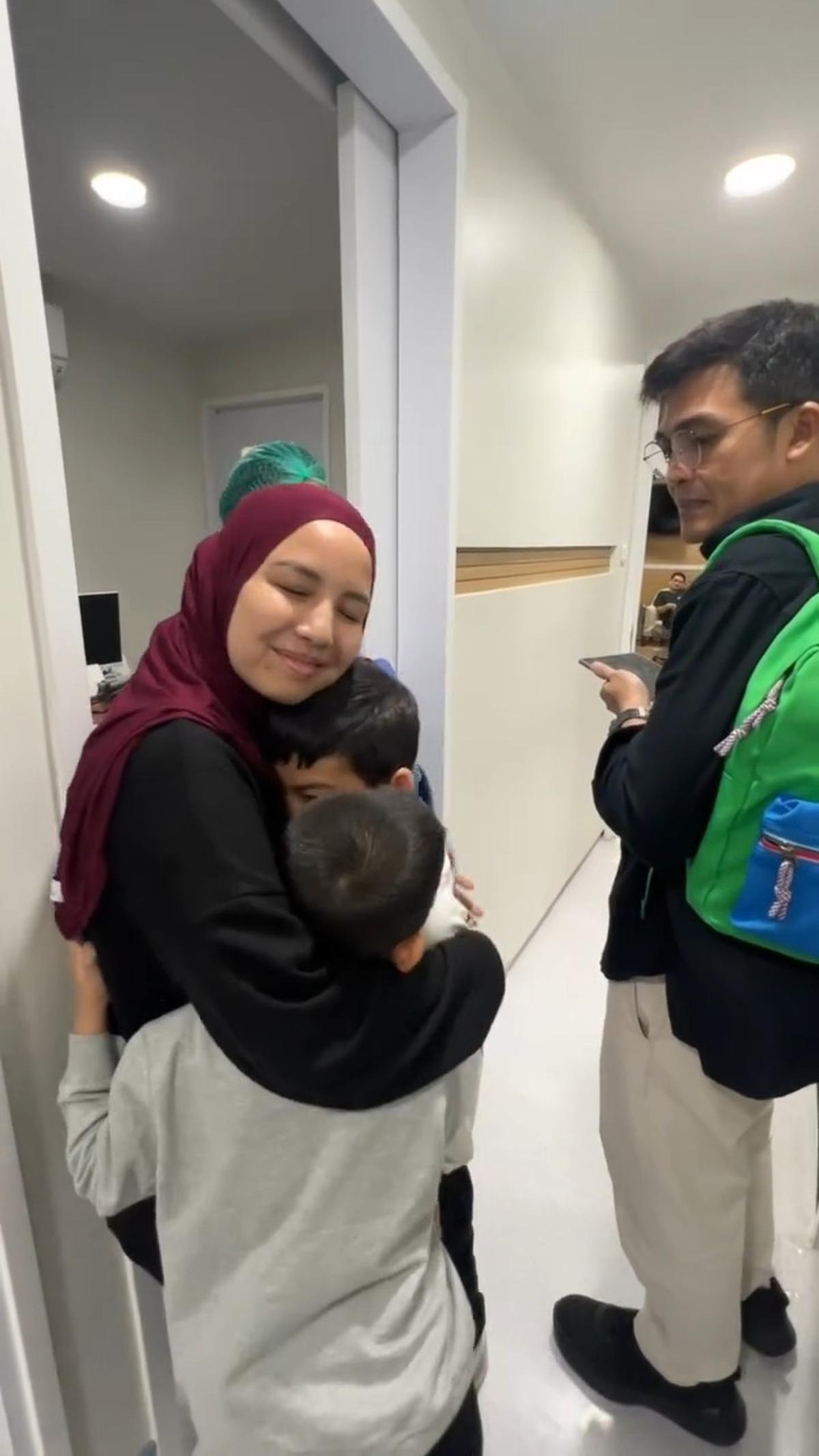 Momen Tya Ariestya Jalani Operasi Pengangkatan Polip, Suami dan Anak Turut Menemani