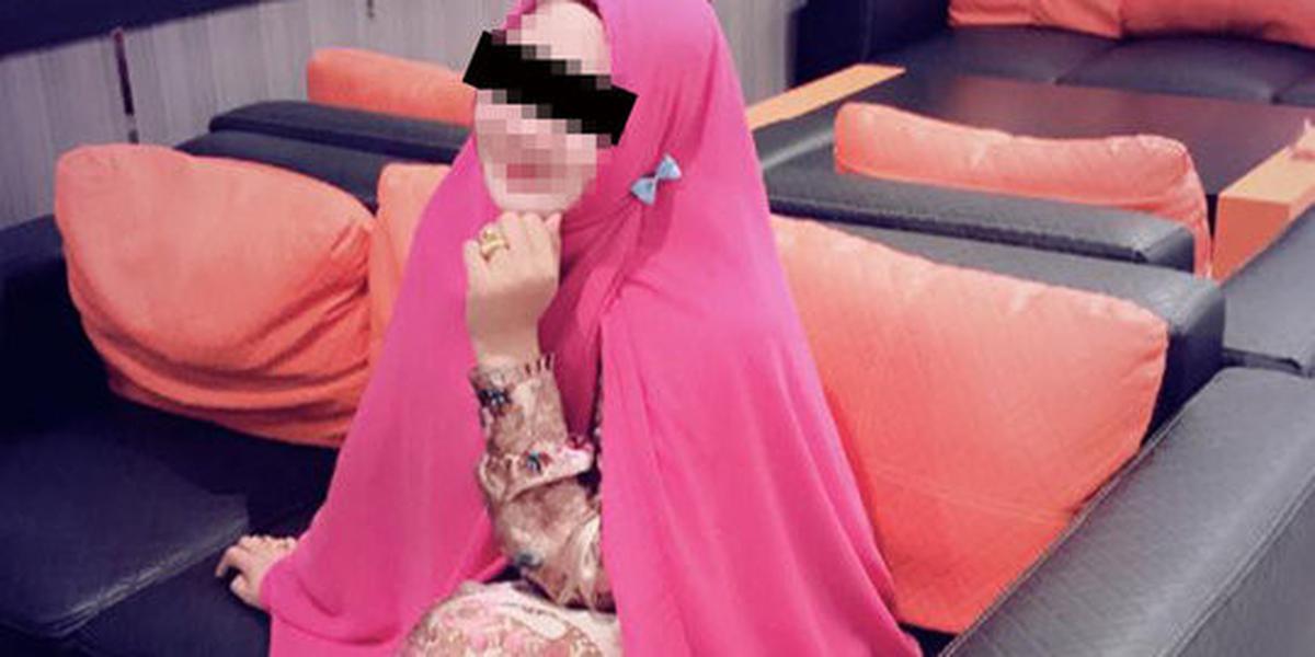 Istri Pak Haji yang selingkuh suka bicara agama di sosial media
