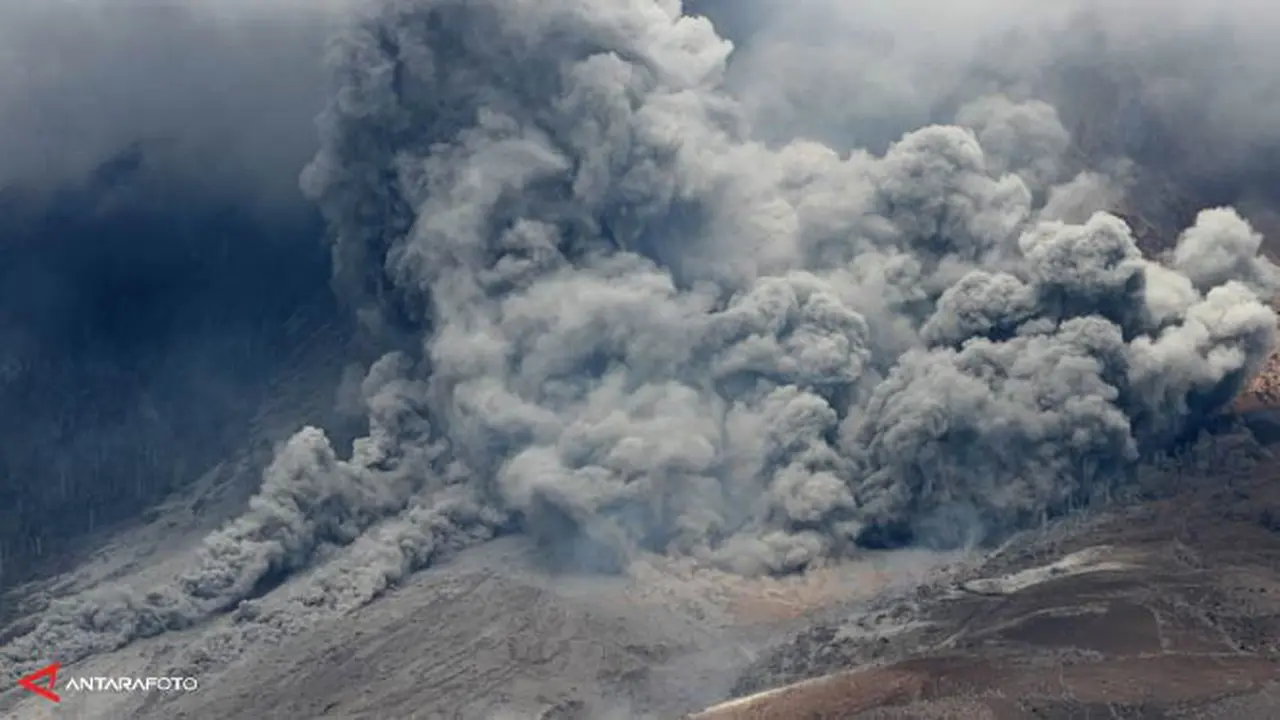 sinabung-meletus-140111c.jpg