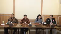 Presiden KSPN dan Sekjen Presidium SP/SB Indonesia Ristadi menjawab tuduhan tim tripartit hanya sekedar stempel belaka.