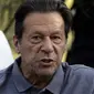 Potret mantan PM Pakistan Imran Khan dalam konferensi pers di Islamabad, 23 April 2022. (Rahmat Gul/AP Photo)