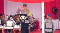 Kapolri Jenderal Listyo Sigit Prabowo pimpin apel gelar pasukan Operasi Mantap Brata terkait dengan pengamanan seluruh rangkaian Pemilu 2024, di Lapangan Monas, Jakarta, Selasa (17/10/2023). (Foto: Istimewa)