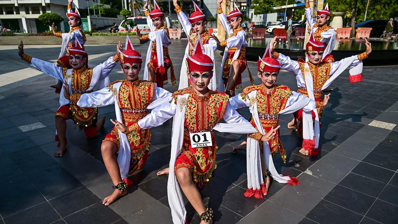 Ratusan Penari Semarakkan Festival Remo Yosakoi di Surabaya