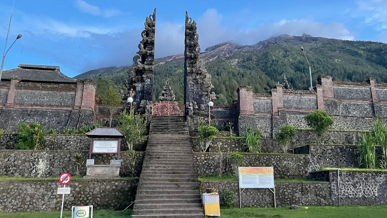Mengunjungi Pura Pasar Agung Bali, Diyakini sebagai Pura Seluruh Dewa Kayangan