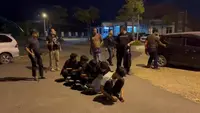 Tawuran Antar Geng Pakai Celurit Raksasa Hingga Molotov