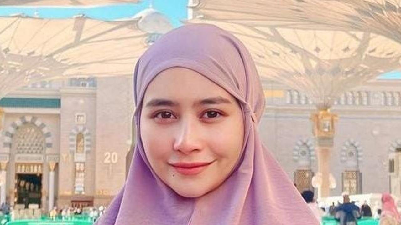 Cantiknya Prilly Latuconsina Tampil Bare Face Selama Umrah, Didoakan Istiqamah Berhijab