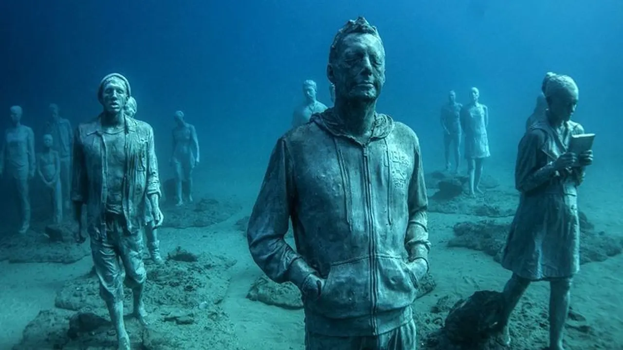 Memukaunya Museum Patung Bawah Laut Pertama di Eropa