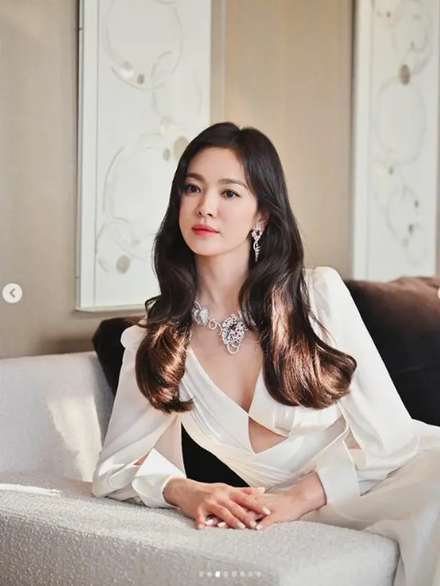 6 Potret Terbaru Song Hye Kyo, Aktris Peraih Daesang di Blue Dragon Series Award 2023