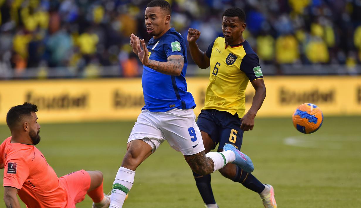 Brasil berpeluang menambah keunggulan pada menit ke-68. Sayang, pergerakan Gabriel Jesus usai menerima umpan terobosan masih mampu dihadang kiper pengganti Ekuador Hernan Galindez. (AP/Pool/Rodrigo Buendia)