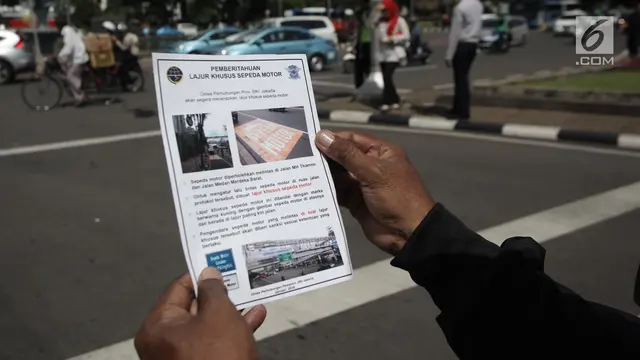 Pakai Selebaran, Dishub DKI Jakarta Sosialisasikan Jalur Khusus Sepeda Motor