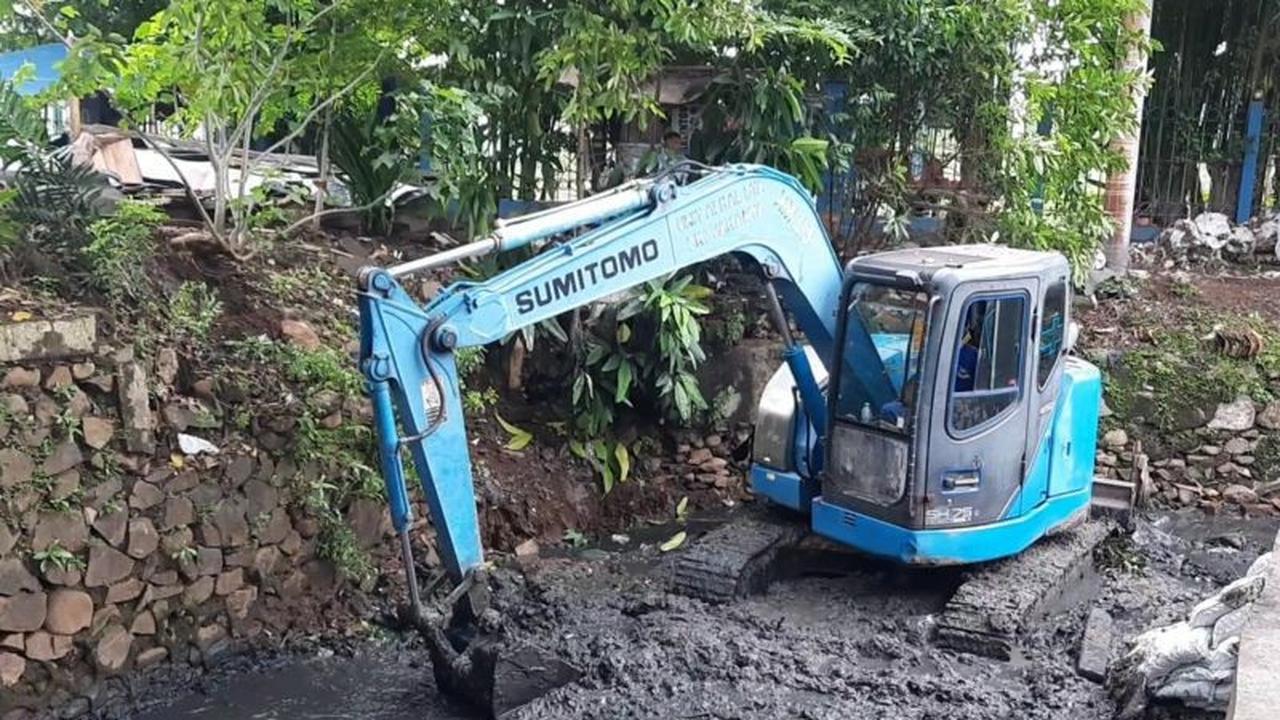 Pengerukan Sungai Jakarta Digenjot, Antisipasi Banjir Akibat Cuaca Ekstrem