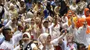 Relawan Prabowo-Sandi menghadiri acara pembekalan di di Padepokan Silat TMII, Jakarta Timur, Jumat (15/3). Pembekalan tersebut dalam rangka persiapan memenangkan Prabowo-Sandi di Pilpres 2019. (Liputan6.com/Immanuel Antonius)