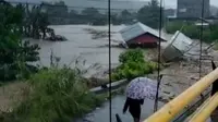 Rumah hanyut terbawa arus saat banjir bandang di Mamuju, Sulawesi Barat (Foto: Liputan6.com/Istimewa)