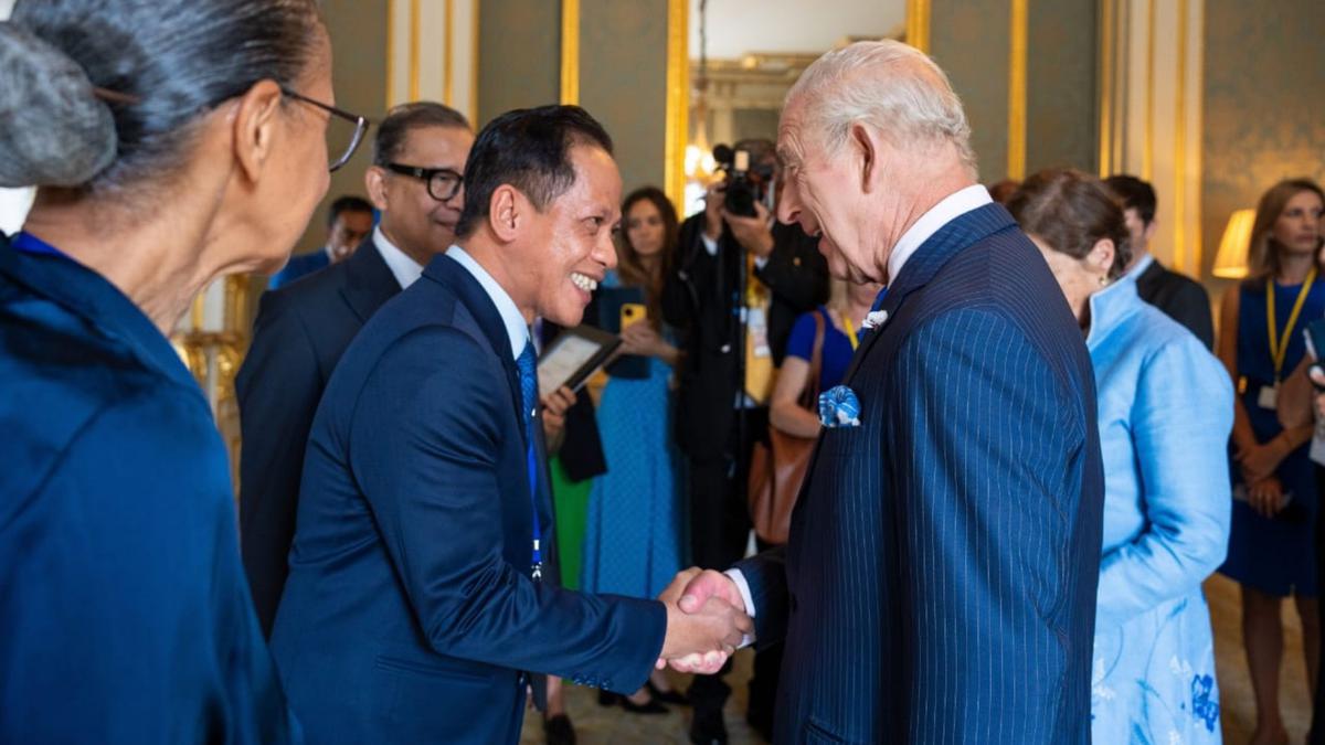 Menteri Lingkungan Hidup Hanif Faisol Nurofiq Bertemu Raja Charles III, Bahas Apa?