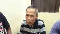 Sudah seminggu kakek 73 tahun yang juga petani di Cilacap ini ditahan polisi. (Liputan6.com/Aris Adianto).