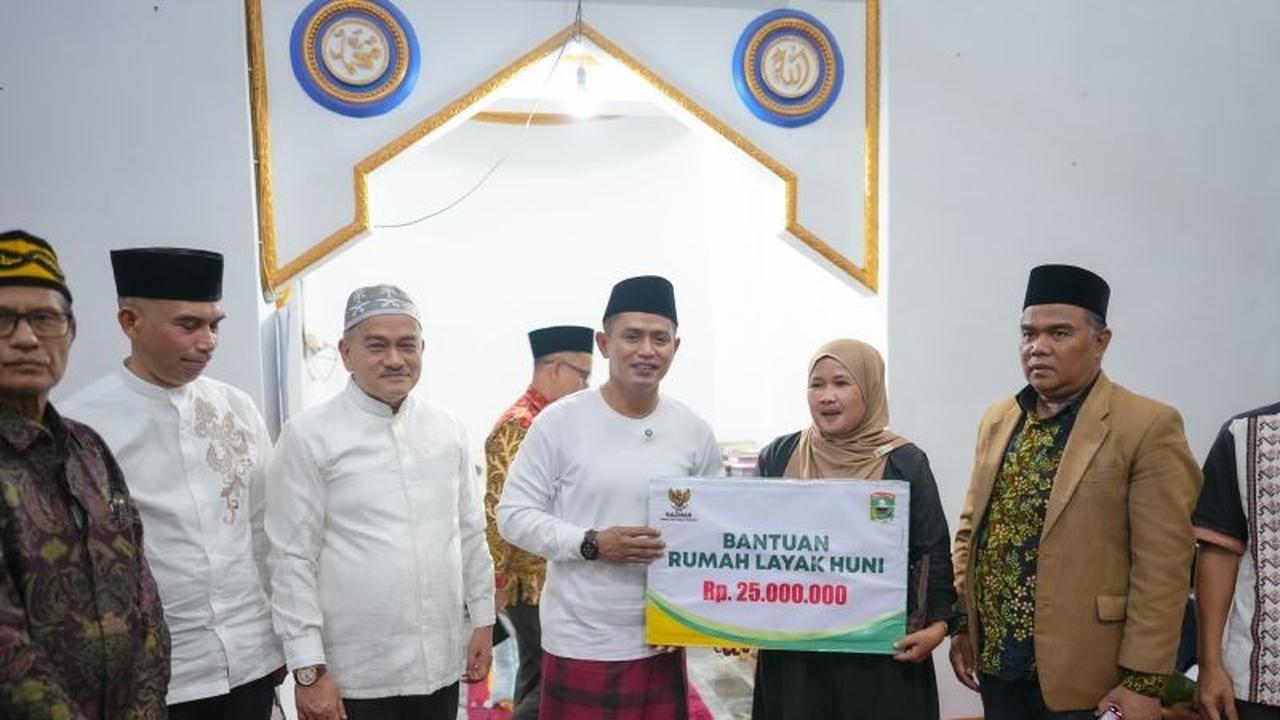 Bupati Solok Serahkan Bantuan Bedah Rumah, Wujudkan Hunian Layak Warga Saniang Baka