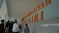 Calon Gubernur Jateng Ganjar Pranowo meninjau pembangunan RS PKU Muhammadiyah Wonogiri bersama PD Muhammadiyah Wonogiri. (Foto : liputan6.com / dok.tim ganjar/felek wahyu)