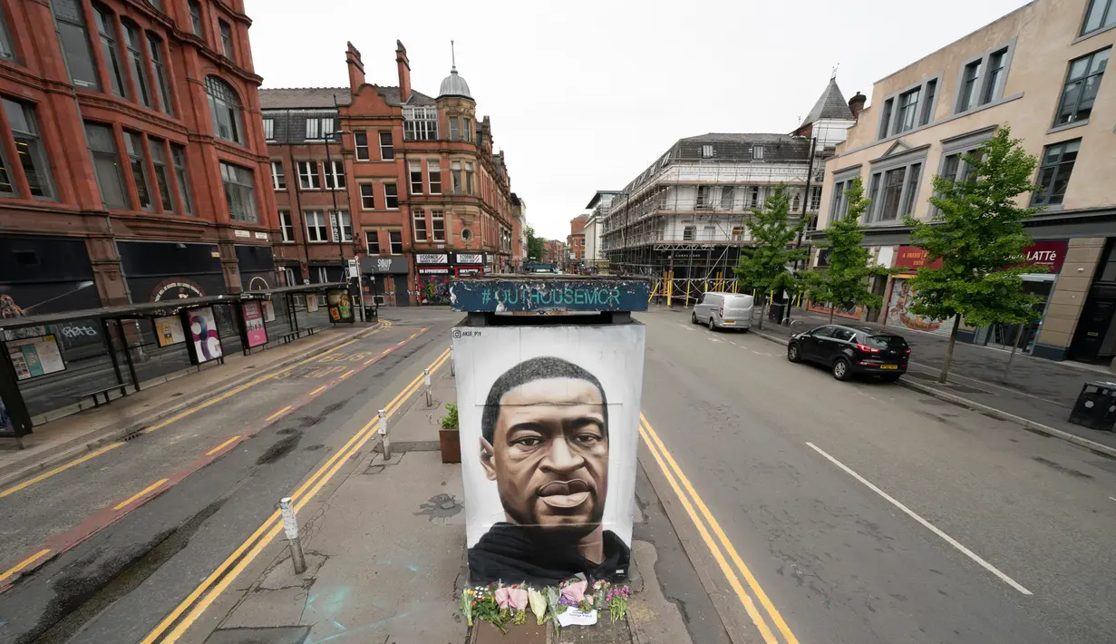 Sebuah mural George Floyd di Manchester tengah, Inggris (4/6/2020). George Floyd tewas kehabisan napas saat dalam penahanan pihak kepolisian Negara Bagian Minnesota, wilayah Midwest Amerika Serikat, pada pekan lalu. (Xinhua/Jon Super)