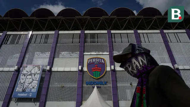 Foto: Pecah! Suporter Persita Panaskan Laga Uji Coba Melawan PSM Makassar di Laga Persahabatan