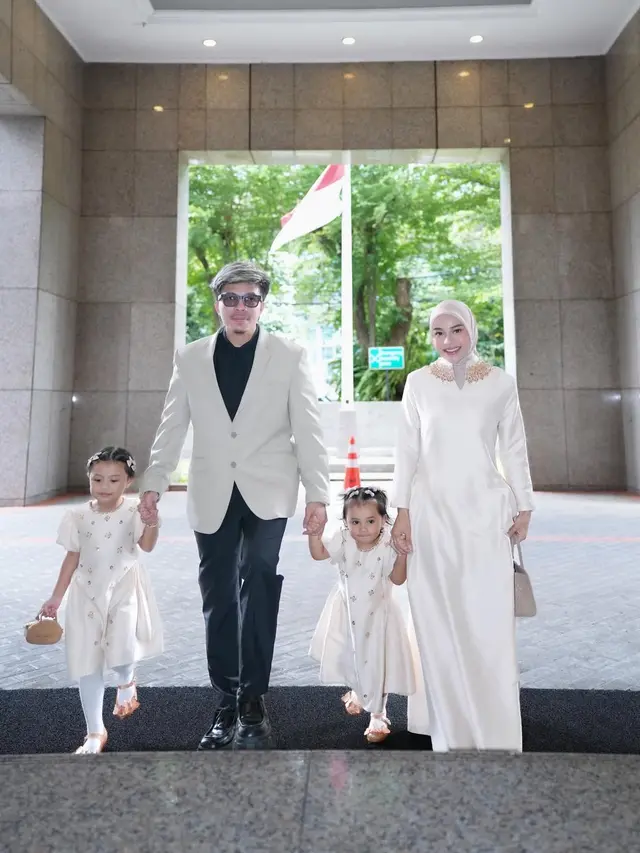 Model Dress Ibu dan Anak ala Aurel Hermansah (Foto: Instagram @aurelie.hermansyah)
