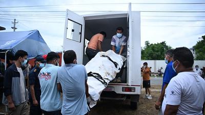 Jenazah Korban Banjir Nepal Mulai Dikremasi dan Dimakamkan Massal