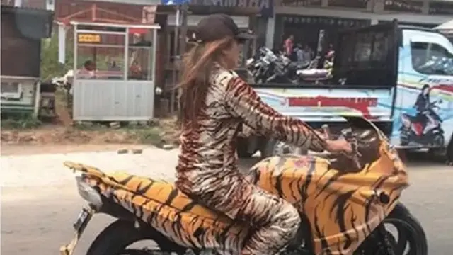6 Potret Emak-Emak Pakai Motor Anti-Mainstream Ini Bikin Tepuk Jidat
