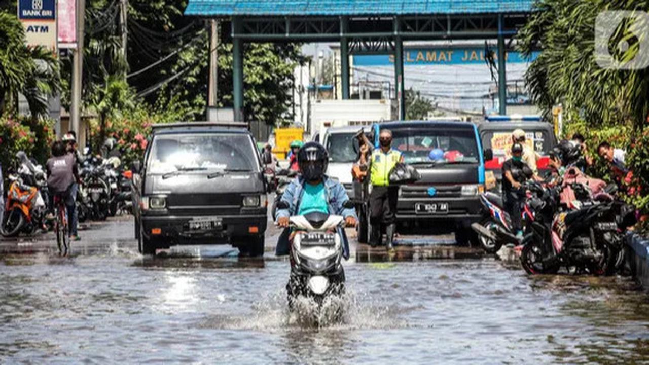 Cerita Pekerja Terjebak Kemacetan Jakarta Akibat Hujan: Naik TransJakarta Penuh, Pesan Ojek Online Nunggu Satu Jam