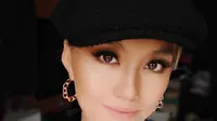 Winged eyeliner versi Agnez Mo yang super kece.  (Sumber foto: agnezmo/instagram)