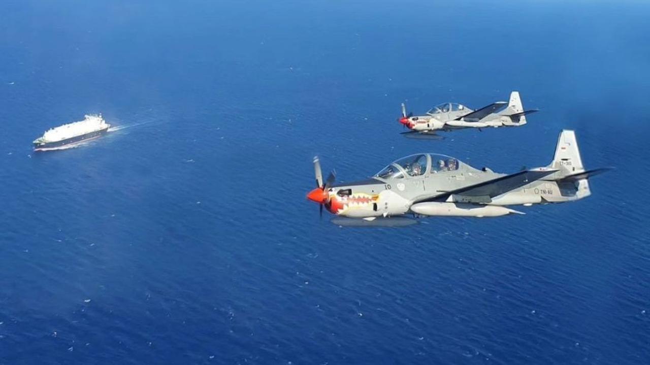 Sebagai informasi, pesawat EMB 314 Super Tucano ini adalah pesawat latih lanjut yang memiliki kemampuan COIN (Counter Insurgency) atau pesawat anti perang gerilya. <br>