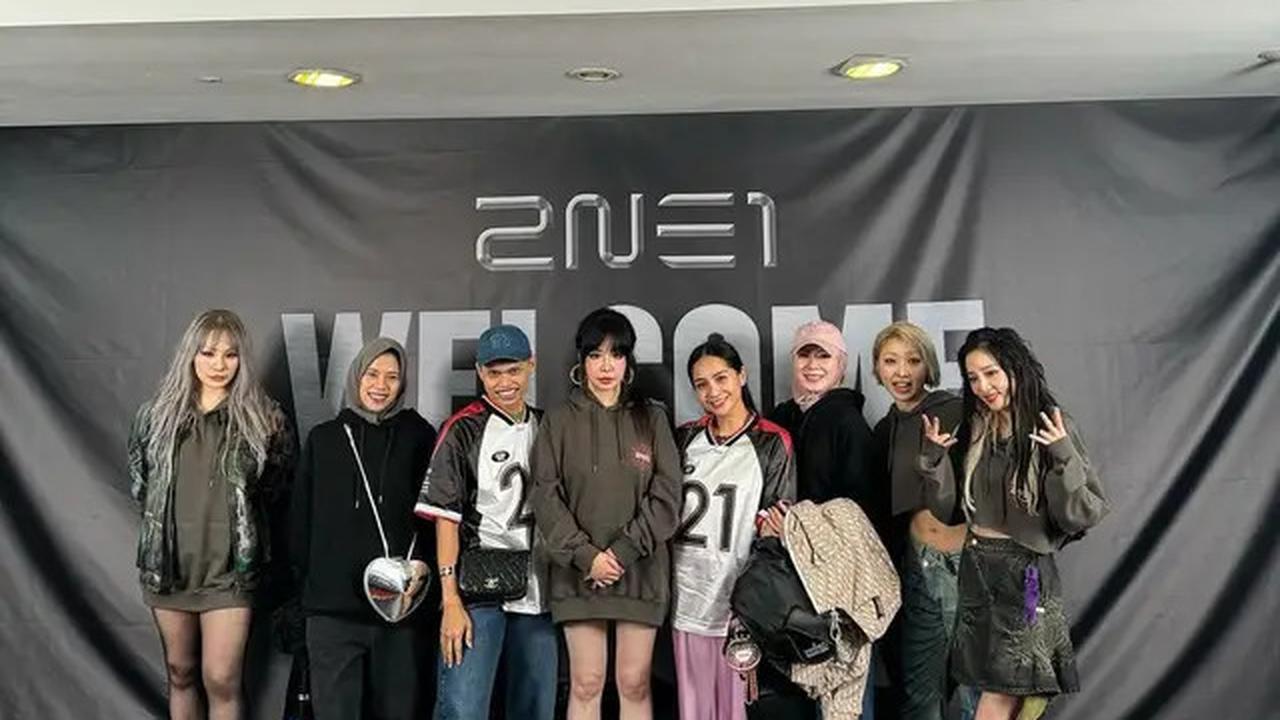 5 Gaya Nagita Slavina dan Jennie BLACKPINK Pakai Tas Chanel Kembar, Nonton Comeback 2NE1 di Korea