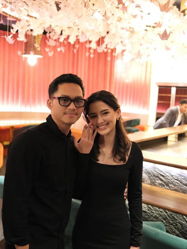 Azriel Hermansyah dan Sarah Menzel.