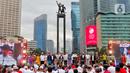 Presiden Joko Widodo (tengah) bersama jajaran menteri dan para duta besar negara-negara anggota Asean serta non-Asean saat membuka acara Kick Off ASEAN Indonesia 2023 di Bundaran HI, Jakarta, Minggu (29/1/2023). Acara tersebut merupakan 'kick off' keketuaan Indonesia dalam ASEAN 2023 yang puncaknya akan berlangsung dua kali, yakni Konferensi Tingkat Tinggi (KTT) ASEAN pada Mei 2023 di Labuan Bajo, Provinsi Nusa Tenggara Timur (NTT) dan KTT ASEAN Plus di Jakarta pada September 2023. (Liputan6.com/Angga Yuniar)