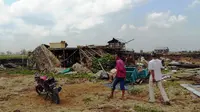 Puluhan rumah rata dengan tanah saat angin puting beliung menerjang Desa Sejangko 2, Kecamatan Rantau Panjang, Kabupaten Ogan Ilir (OI), Sumatera Selatan. (LIputan6.com/Raden Fajar)