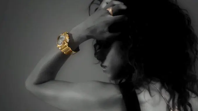 Tanpa Makeup, Wajah Artis Pakistan Ini Bikin Heboh