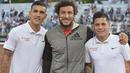 Leandro Paredes, dan Juan Manuel Iturbe berpose dengan petenis Juan Monaco (tengah). (www.asroma.it)