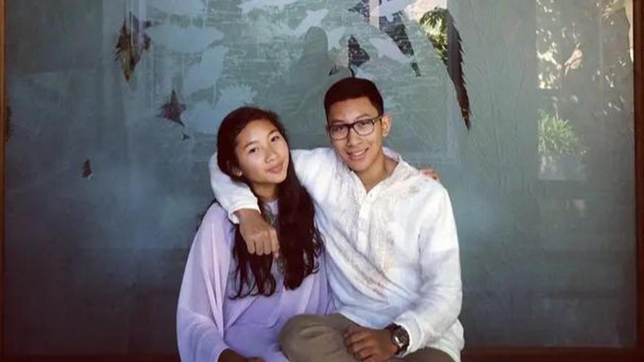Darma juga sangat dekat dengan adik perempuannya, Gayanti Hutami. Mereka hanya terpaut usia 2 tahun.