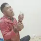 Tangkapan layar rekaman video pria di Lampung Tengah sedang mengkonsumsi narkotika jenis sabu yang viral di media sosial. Foto : (Istimewa).
