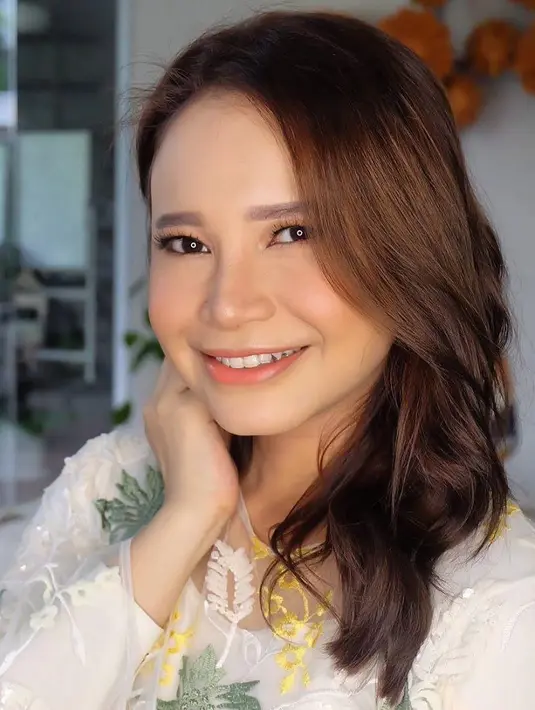 Bukan hanya itu, kenikmatan yang dirasakan Rossa adalah dirinya bisa melaksanakan Salat Taraweh di rumah. Meskipun Rizki belum berani untuk menjadi imam saat Salat. (Instagram/itsrossa)