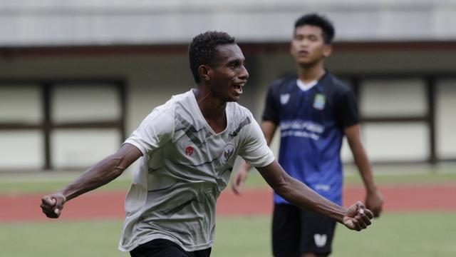 Pemain Timnas Indonesia U-16 Vs Tim Piala Soeratin Bekasi U-17