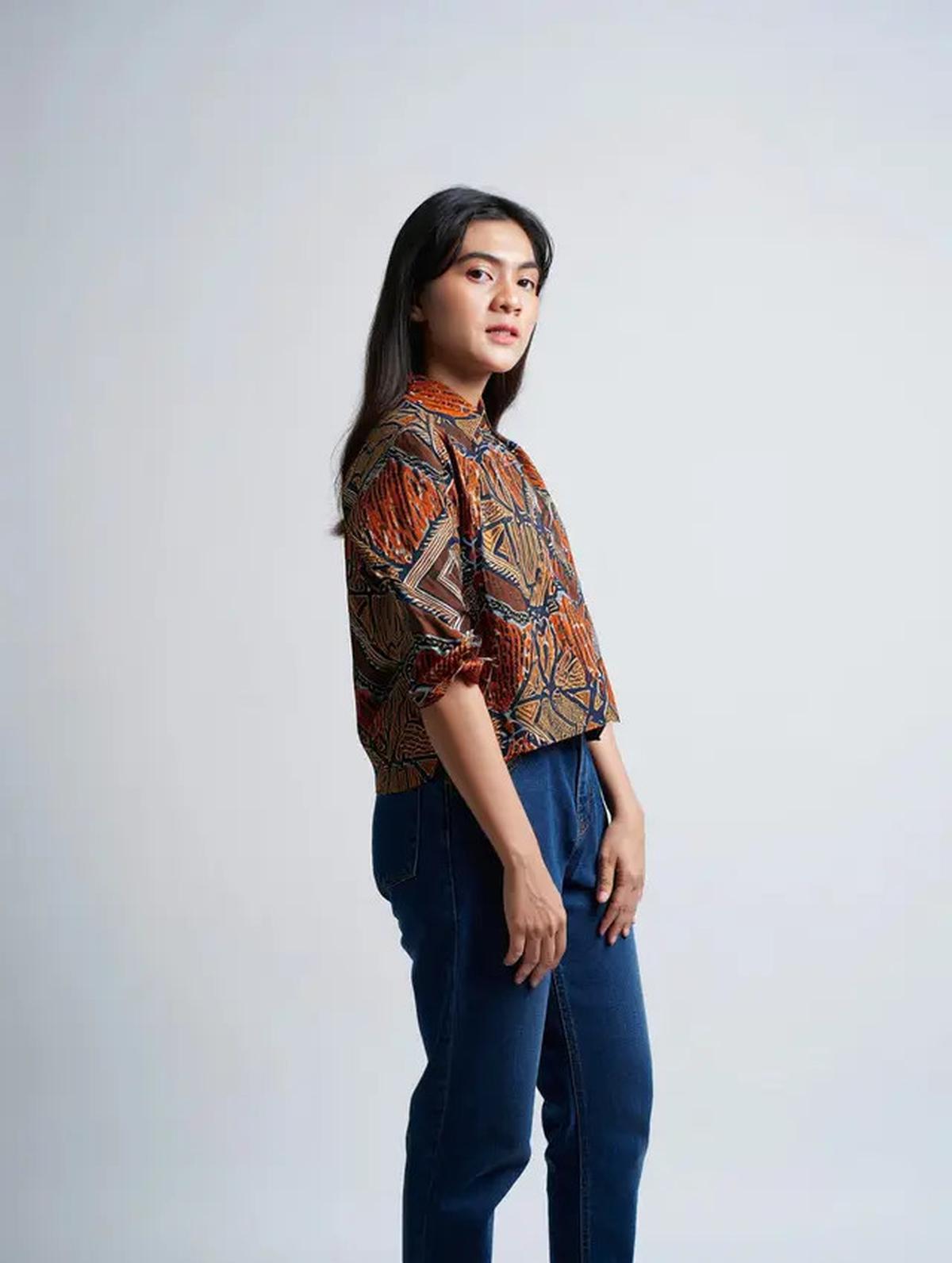 Baju Batik Cocok dengan Celana Apa? Ini 7 Model Celana yang Bisa Kamu Andalkan