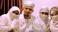 Ustaz Arifin Ilham bersama 3 istrinya