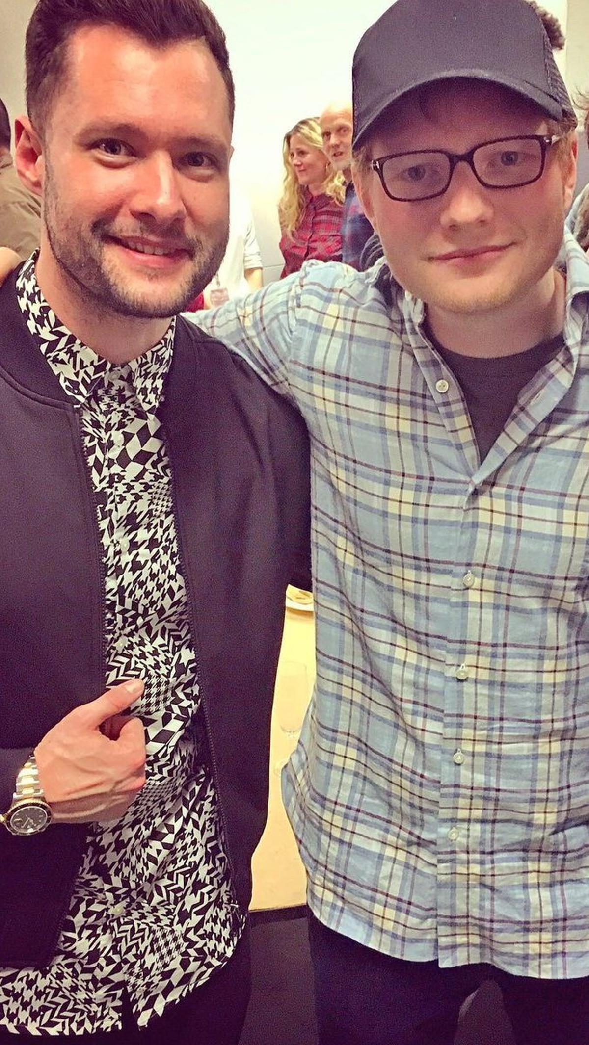 Tak hanya Ed Sheeran, konser ini juga akan menampilkan tamu spesial, Calum Scott. Jadi, pastikan Anda tidak melewatkan momen bersejarah ini!