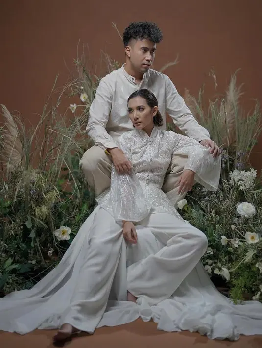 1 Desember 2021 lalu, Vidi Aldiano dan Sheila Dara telah menggelar acara lamaran yang cukup meriah dengan dihadiri beberapa rekan artis lainnya. (Instagram/willymulyadi27).