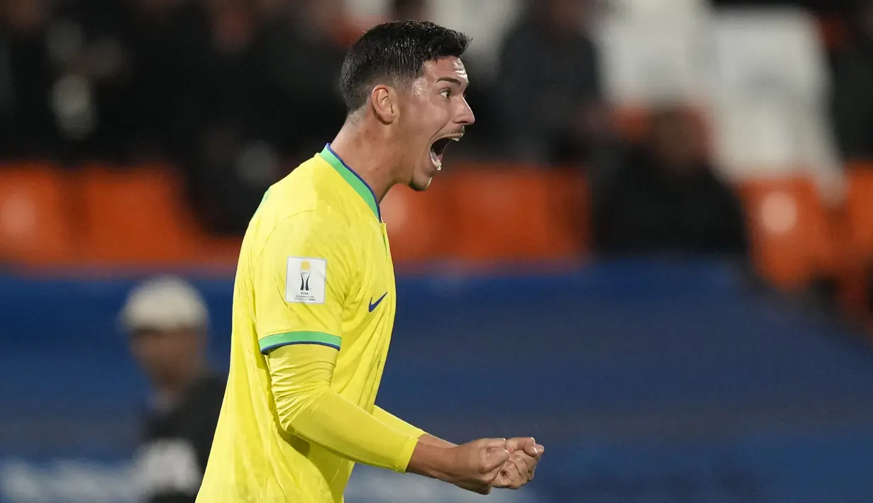 Pemain Brasil U-20, Jean Pedroso melakukan selebrasi setelah mencetak gol ketiga ke gawang Dominika U-20 pada laga matchday kedua Grup D Piala Dunia U-20 2023 di Stadion Malvinas, Argentina, Kamis (25/05/2023) dini hari WIB. Brasil menang dengan skor 6-0. (AP Photo/Natacha Pisarenko)