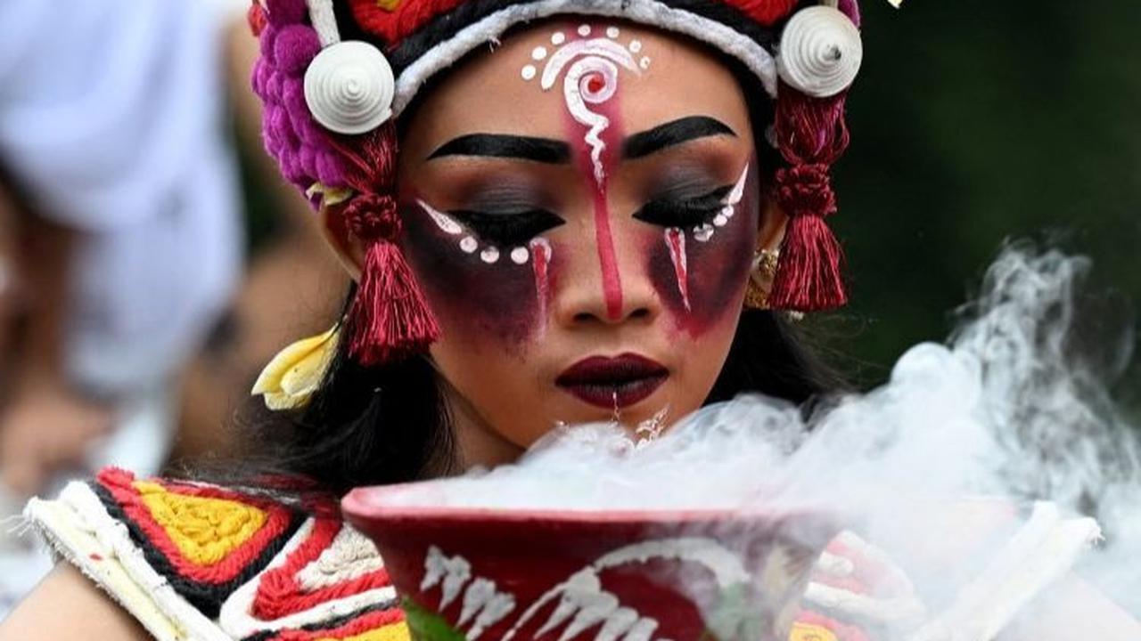 FOTO: Semarak Parade Tarian Ogoh-Ogoh Menjelang Hari Raya Nyepi di Bali