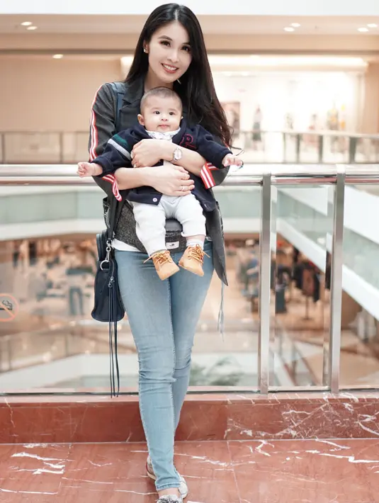 (Instagram/sandradewi88)