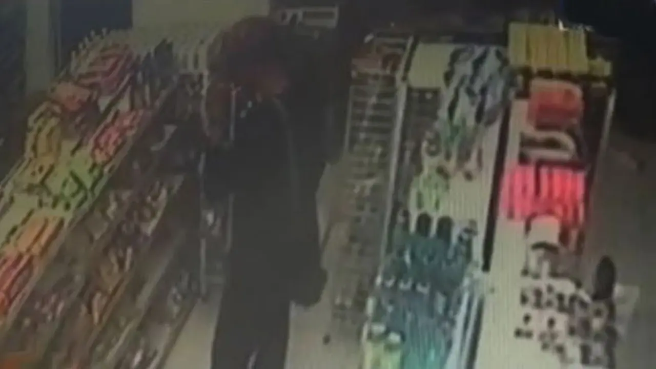 VIDEO: CCTV Rekam Aksi Pengutil Spesialis Minimarket Tanah Abang